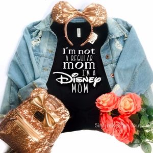 I'm not a regular mom Disney Mom | Black T-Shirt